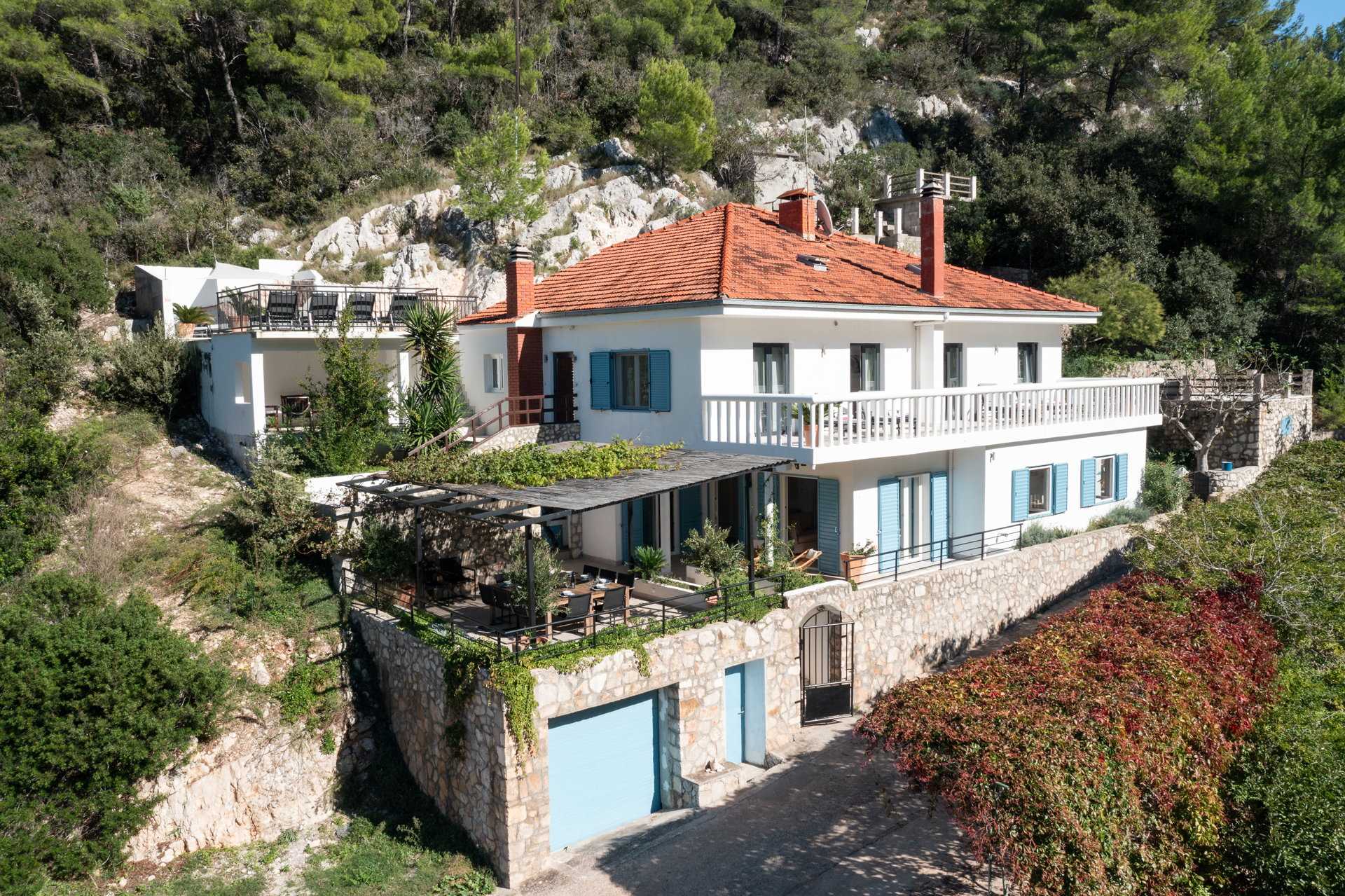 Beachfront Villa High Fly with Pool