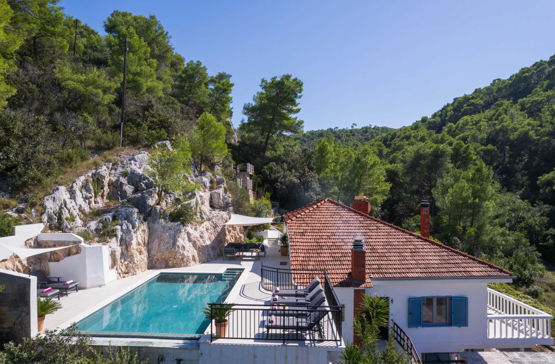 Beachfront Villa High Fly with Pool