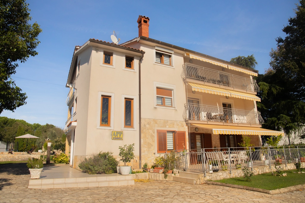 Two-Bedroom Apartment with Pool in Kanfanar