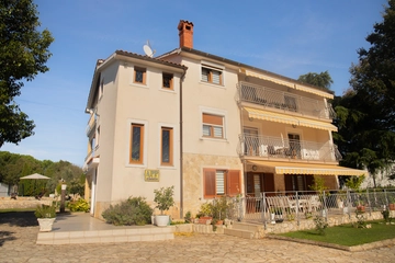 Two-Bedroom Apartment in Kanfanar with Shared Pool