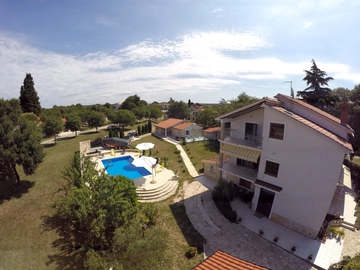 Two-Bedroom Apartment in Kanfanar with Shared Pool