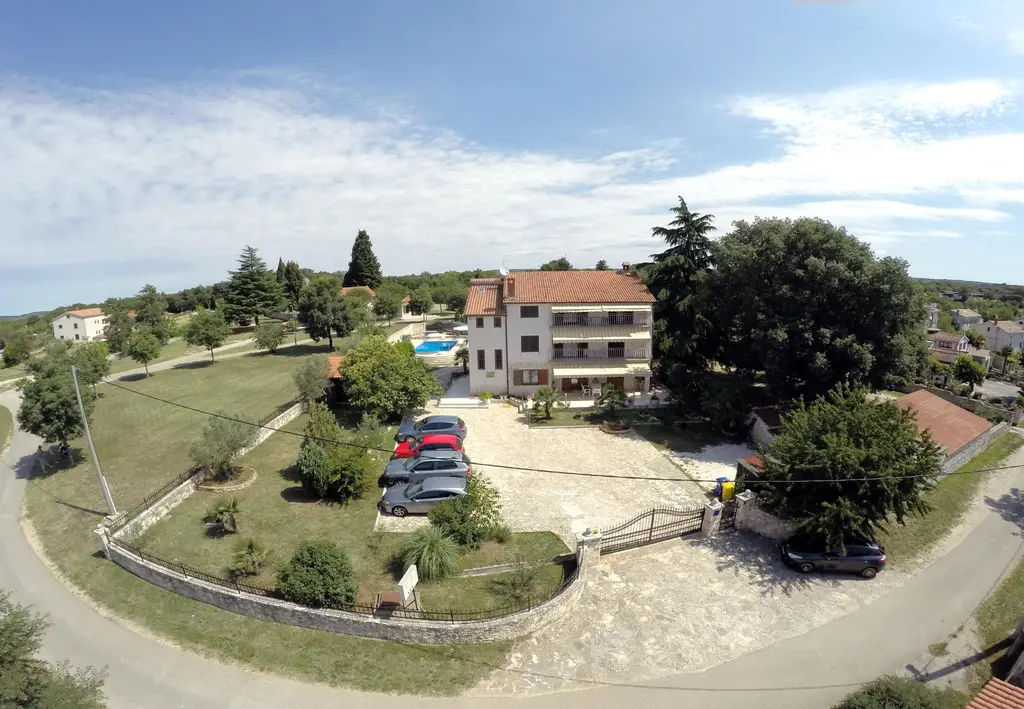 Two-Bedroom Apartment in Kanfanar with Shared Pool