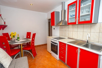 Two-Bedroom Apartment in Kanfanar with Shared Pool