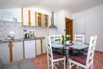 Two-Bedroom Apartment in Kanfanar with Shared Pool