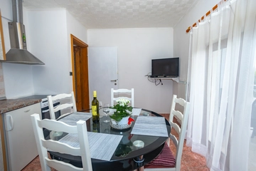 Two-Bedroom Apartment in Kanfanar with Shared Pool