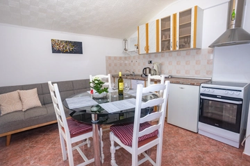 Two-Bedroom Apartment in Kanfanar with Shared Pool