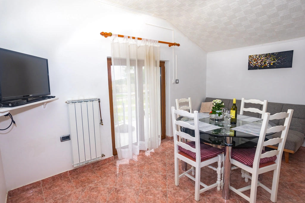 Two-Bedroom Apartment in Kanfanar with Shared Pool
