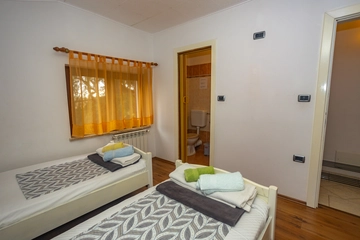 Two-Bedroom Apartment in Kanfanar with Shared Pool