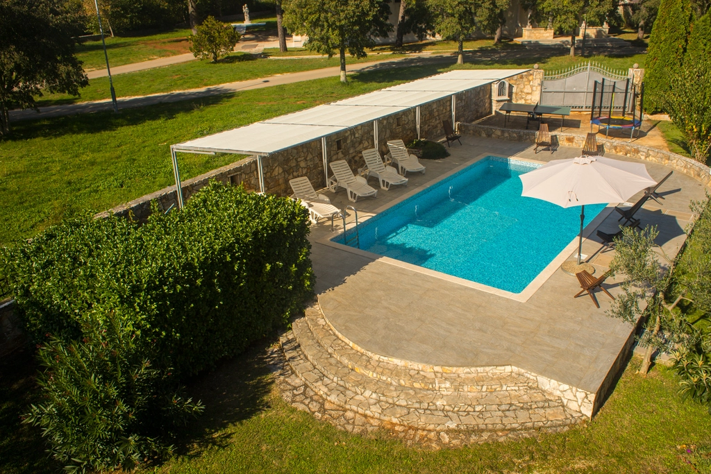 Two-Bedroom Apartment in Kanfanar with Shared Pool