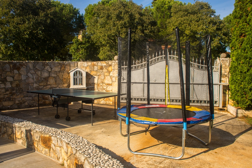 Two-Bedroom Apartment in Kanfanar with Shared Pool