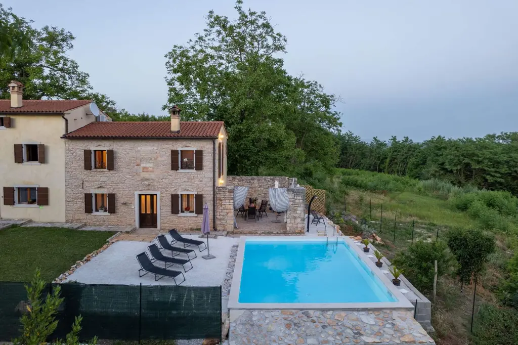 Milotski Breg Holiday House with Pool