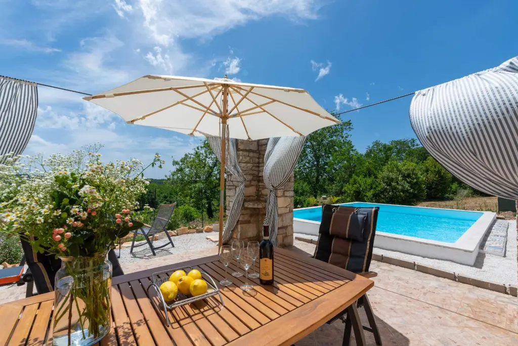 Milotski Breg Holiday House with Pool