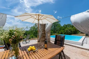 Milotski Breg Holiday House with Pool