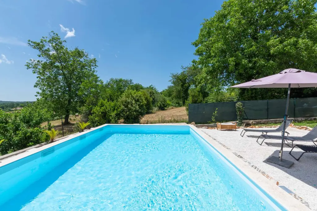 Milotski Breg Holiday House with Pool