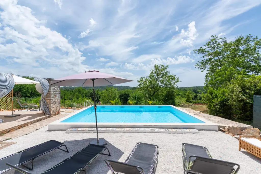 Milotski Breg Holiday House with Pool