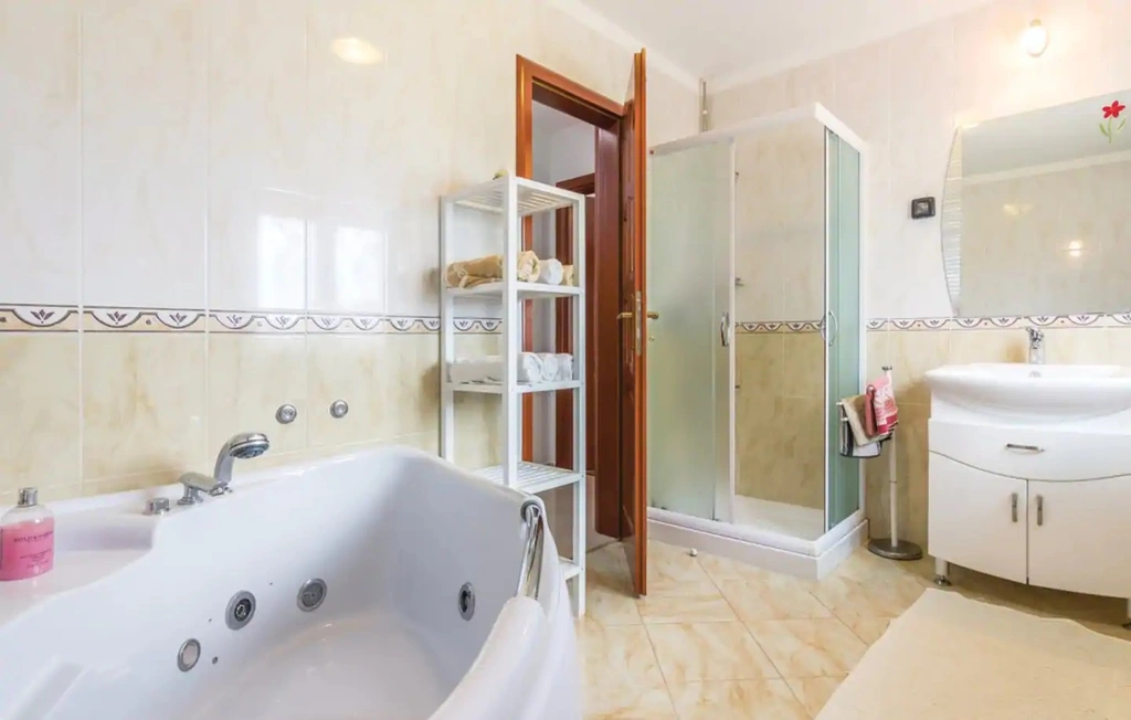 MARIKA Ferienhaus mit Pool