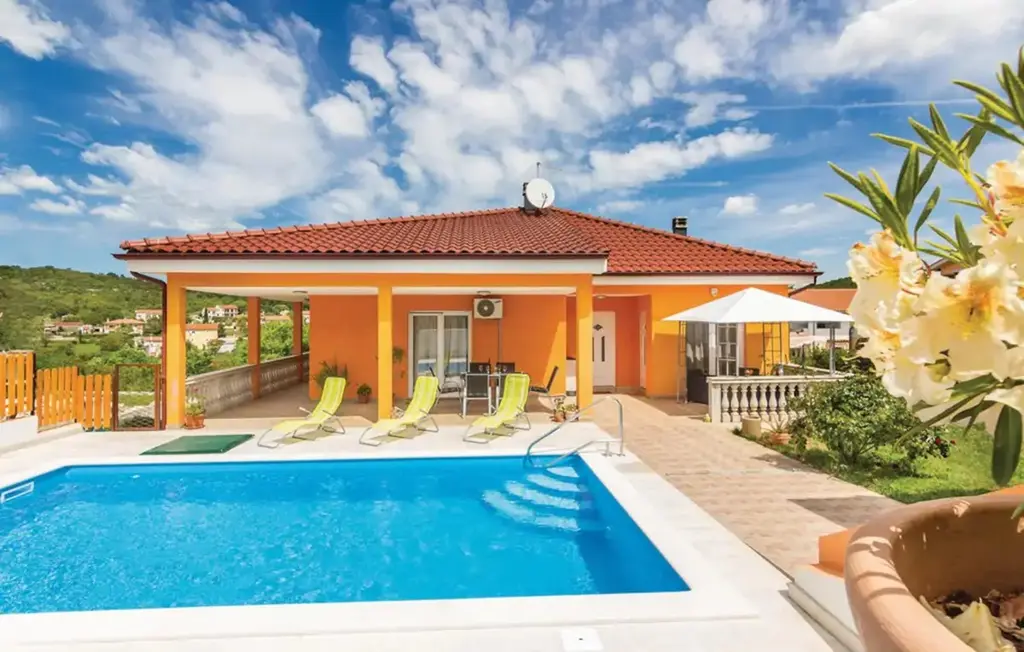 MARIKA Ferienhaus mit Pool