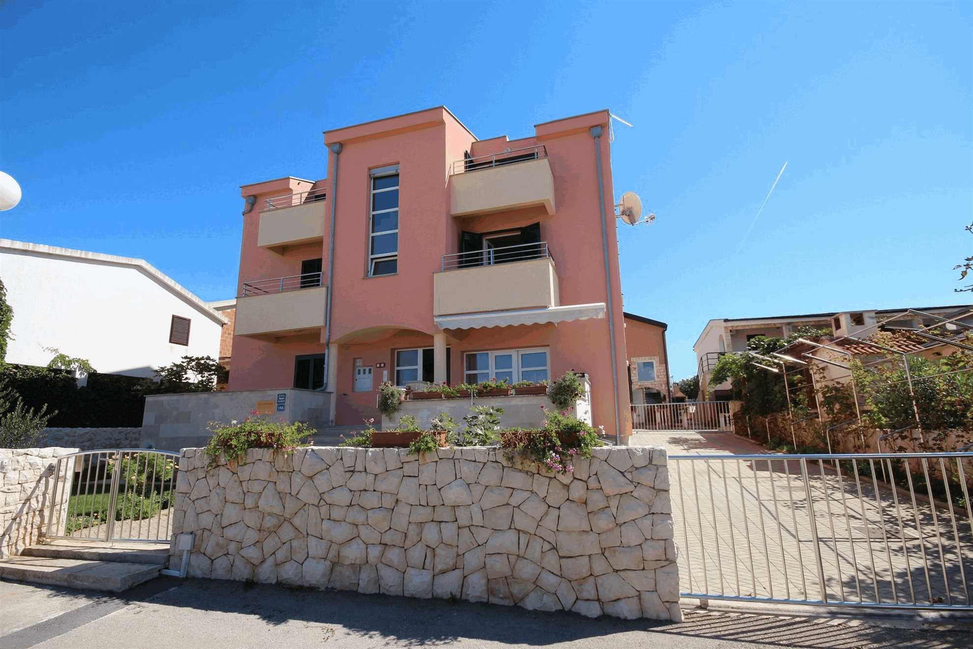 Apartment for 2-4 | island of Vir | 70m from beach