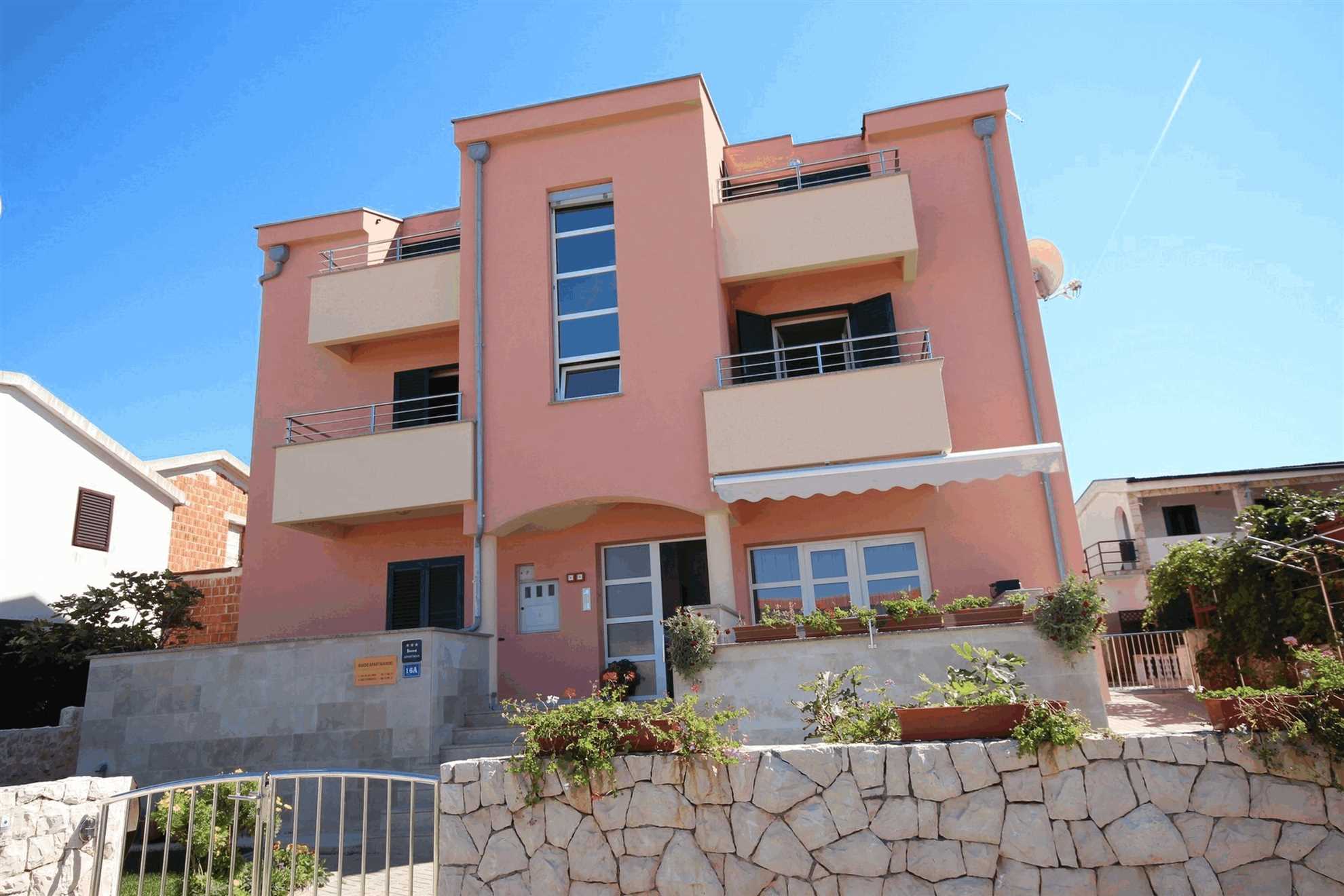 Apartment for 2-4 | island of Vir | 70m from beach