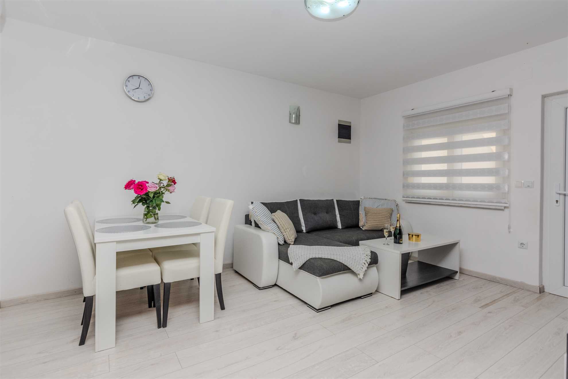 Luxurious apartment for 4-6 persons | just 30 from beach | fully equipped