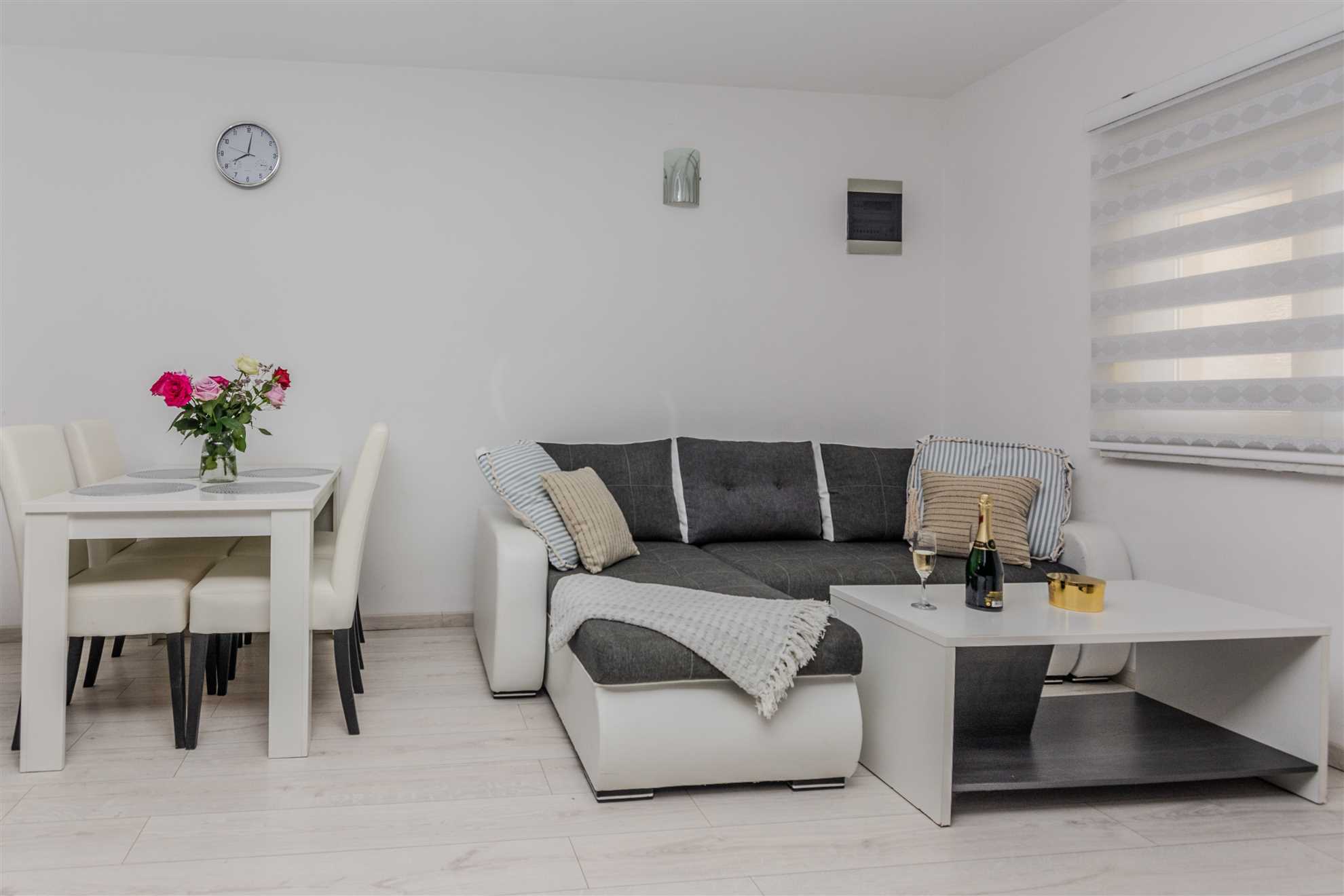 Luxurious apartment for 4-6 persons | just 30 from beach | fully equipped