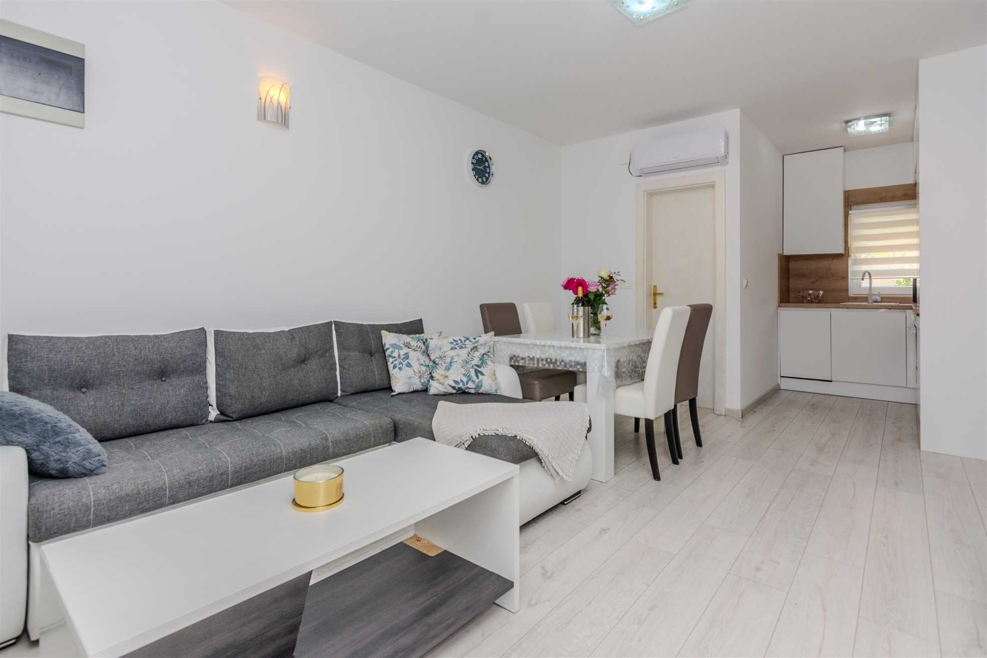 Directly on beach | apartment ideal for family | for 4-6 persons | luxurious and modern