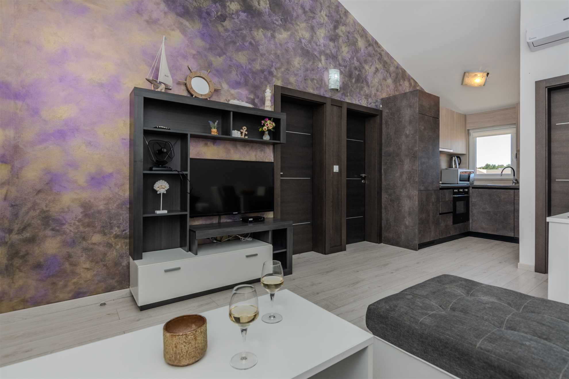 Modern apartment jus 30 m from beach | für 4-6 Personen | air conditioning, satellite tv, WiFi