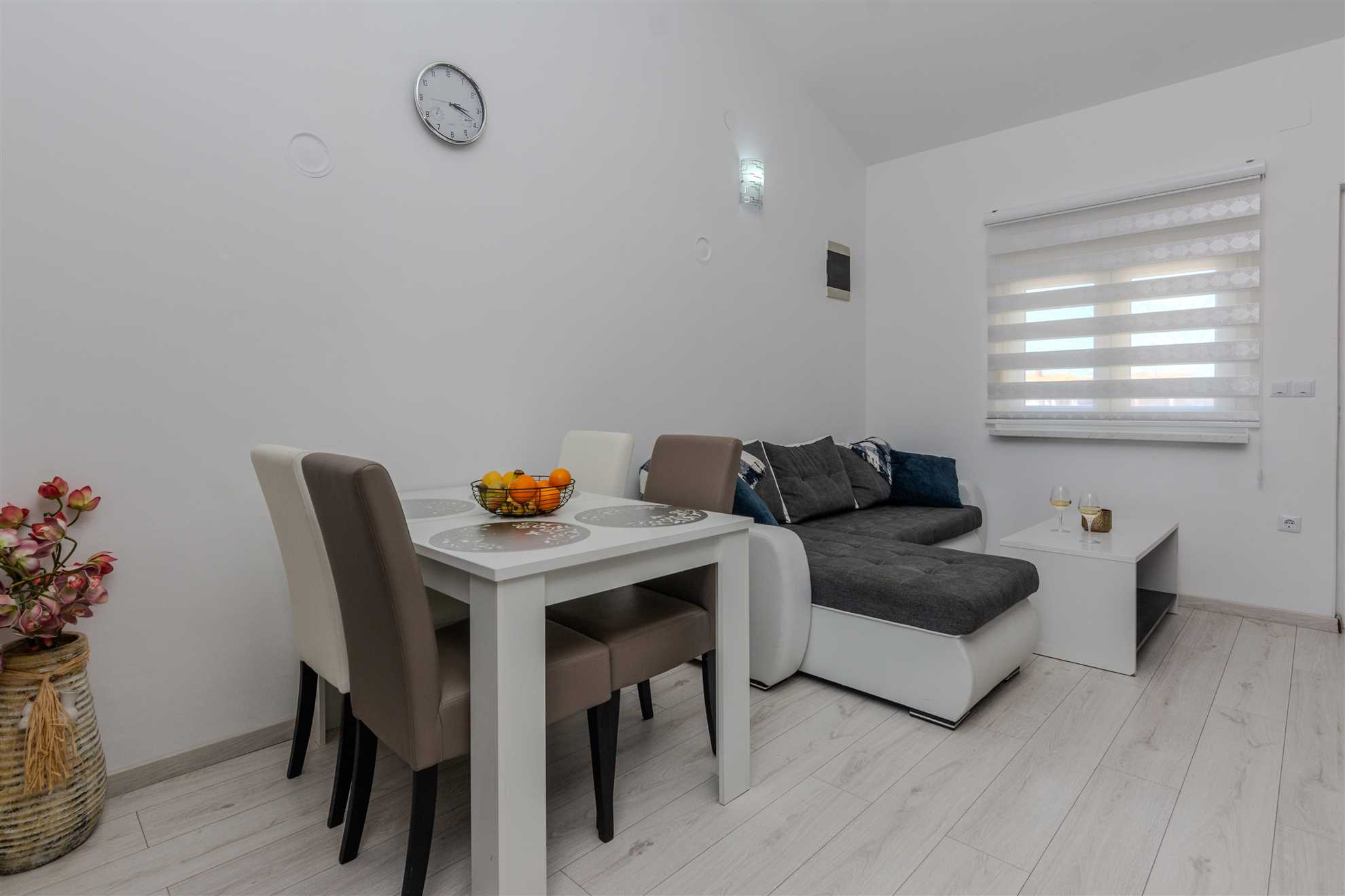 Modern apartment jus 30 m from beach | für 4-6 Personen | air conditioning, satellite tv, WiFi