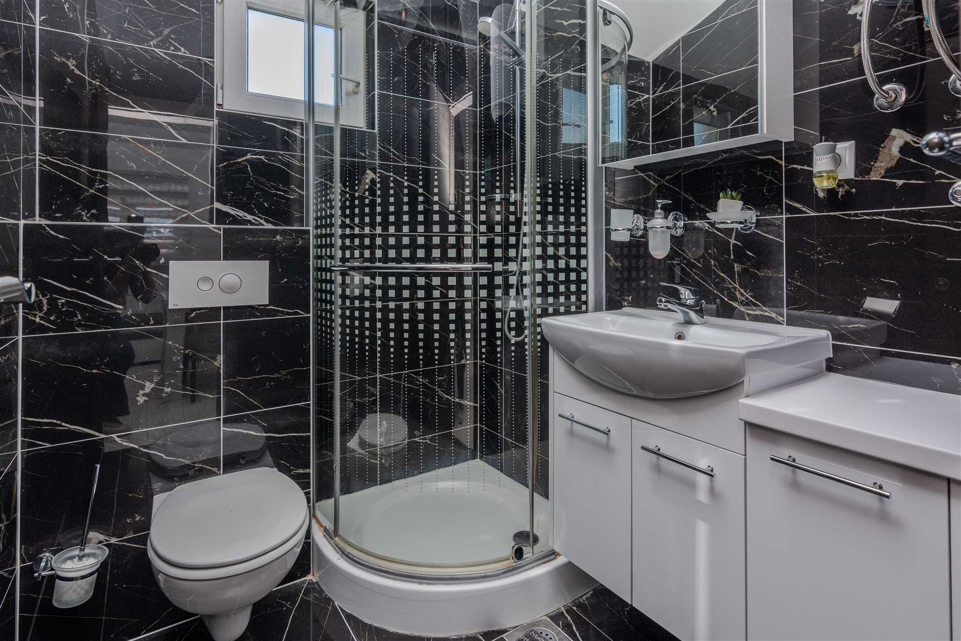 Modern apartment jus 30 m from beach | für 4-6 Personen | air conditioning, satellite tv, WiFi