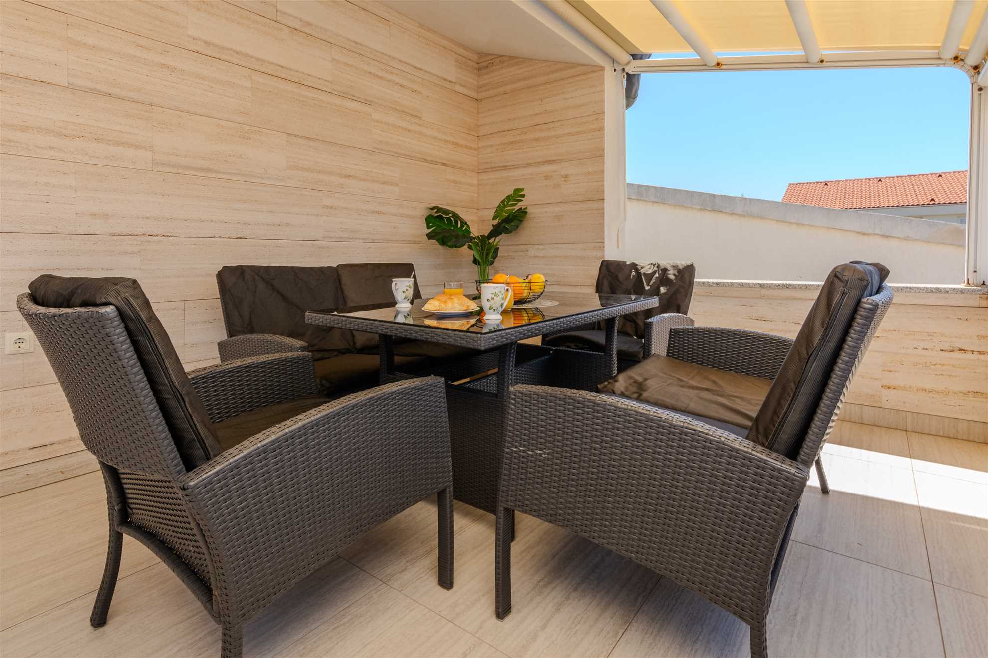 Apartment with sea view | just 30 m from beach | for 4-6 persons