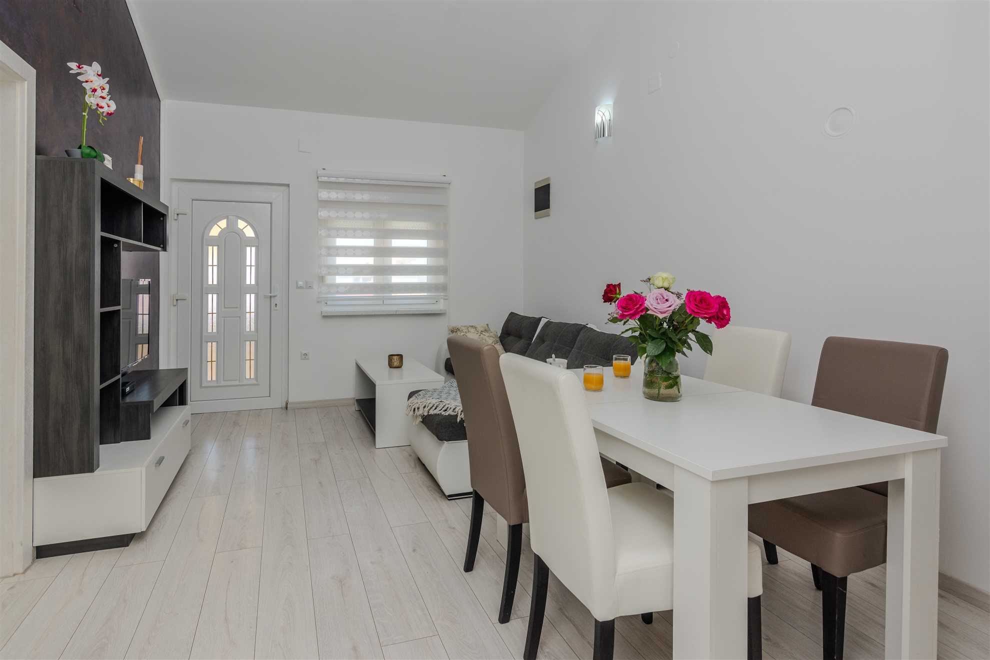 Apartment with sea view | just 30 m from beach | for 4-6 persons