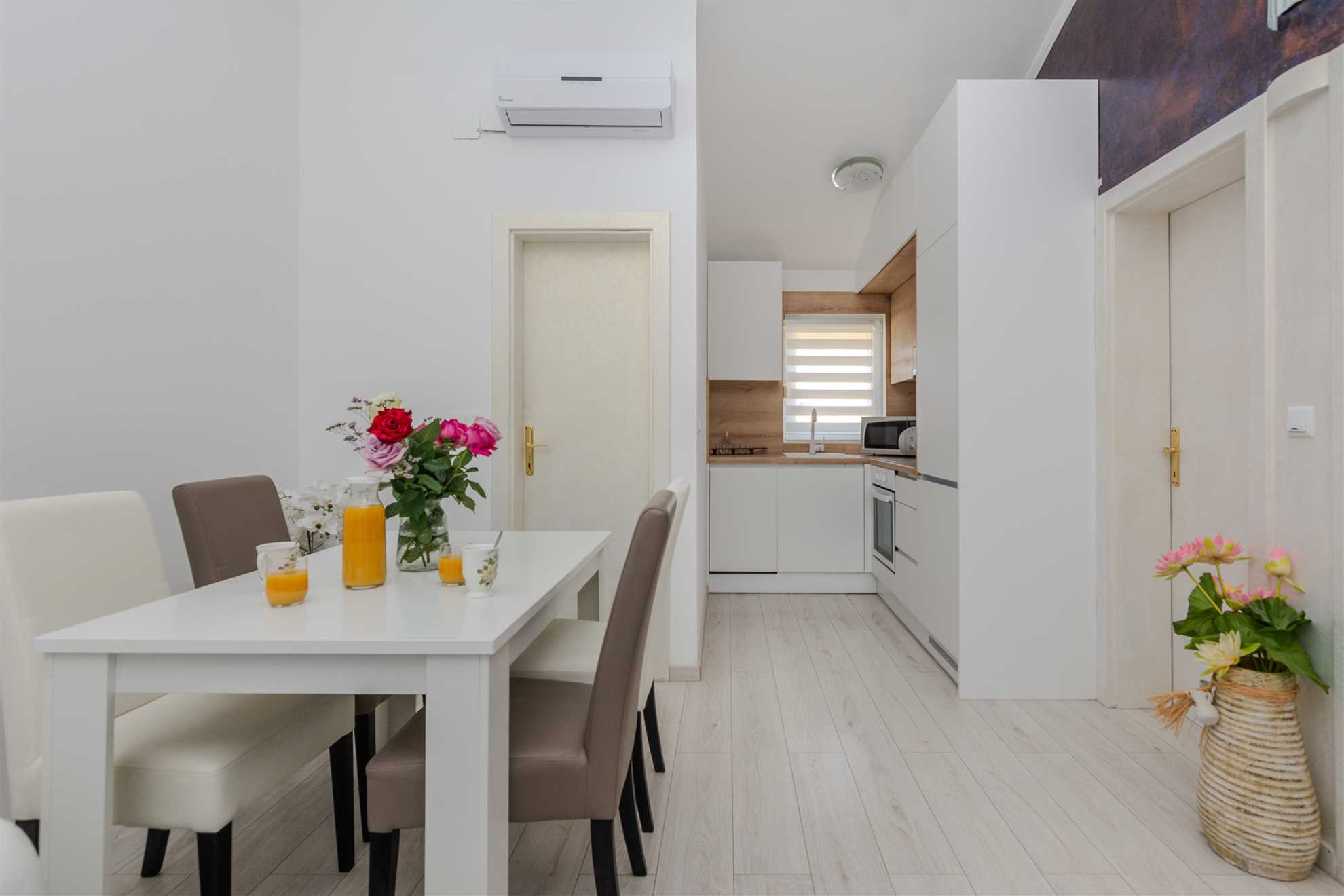 Apartment with sea view | just 30 m from beach | for 4-6 persons