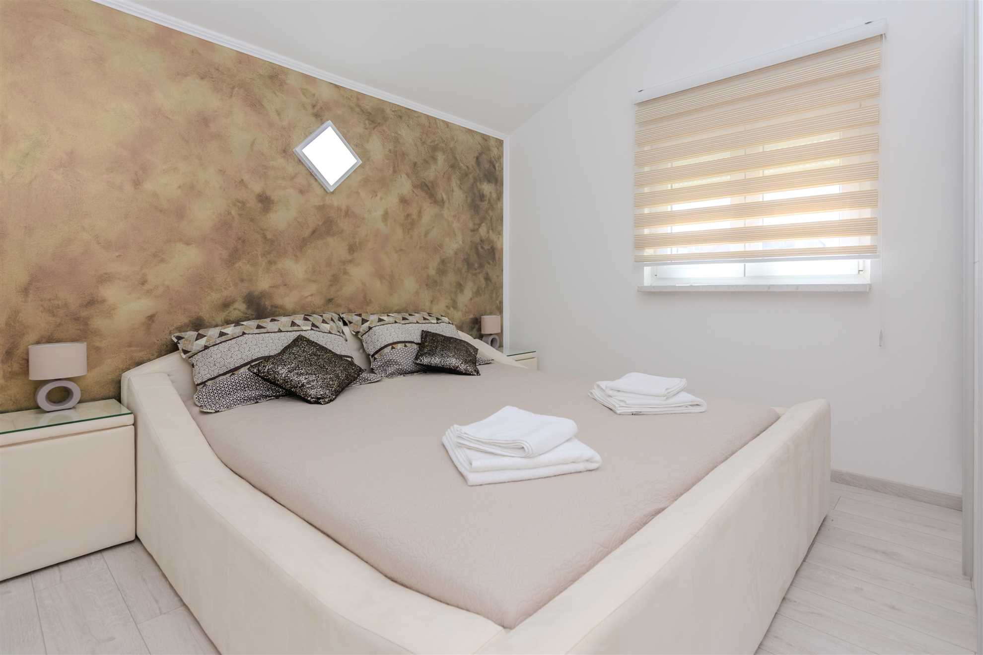 Apartment with sea view | just 30 m from beach | for 4-6 persons