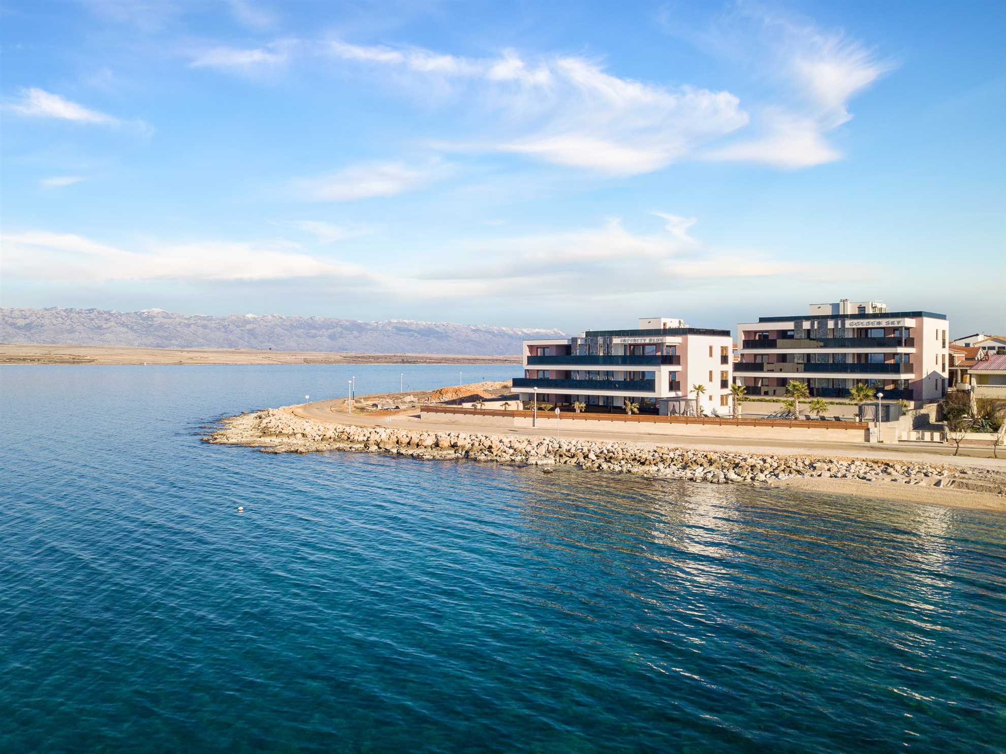 Resort za 56 osoba | Jedinstveno i luksuzno | Prvi red od mora