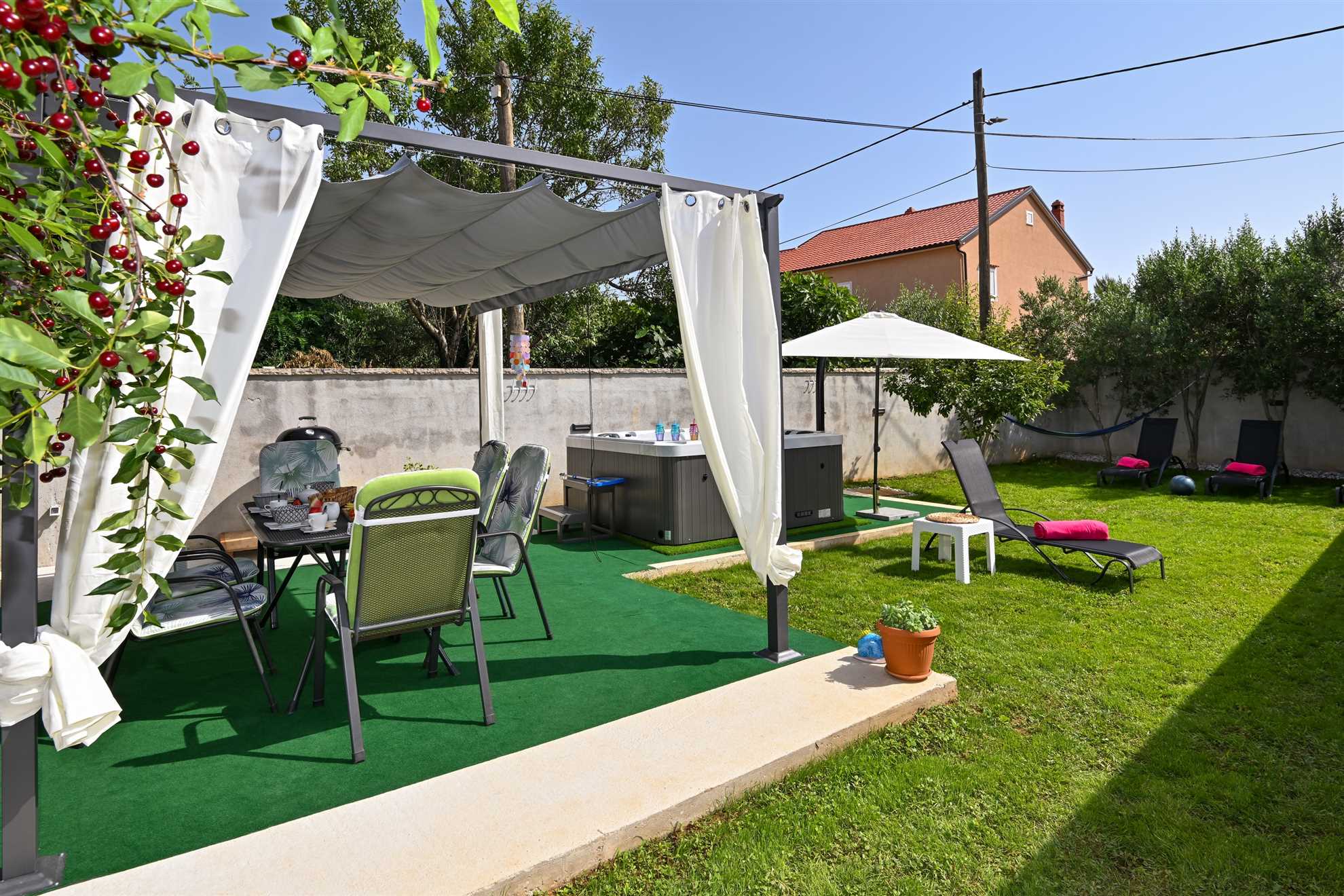 Kuća za odmor | Jacuzzi | Za 6 osoba | Novo i moderno uređeno