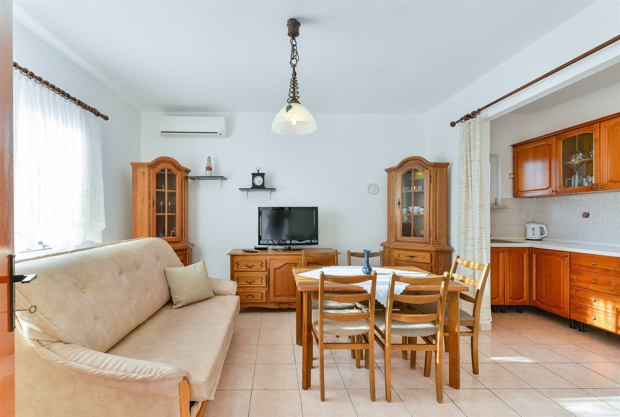 Apartment ideal for 6 persons | Just 20 m from center | Air conditioning, internet, SAT TV, grill