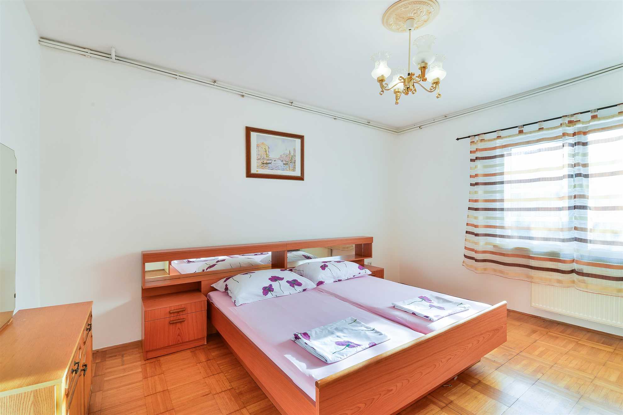 Apartment ideal for 6 persons | Just 20 m from center | Air conditioning, internet, SAT TV, grill