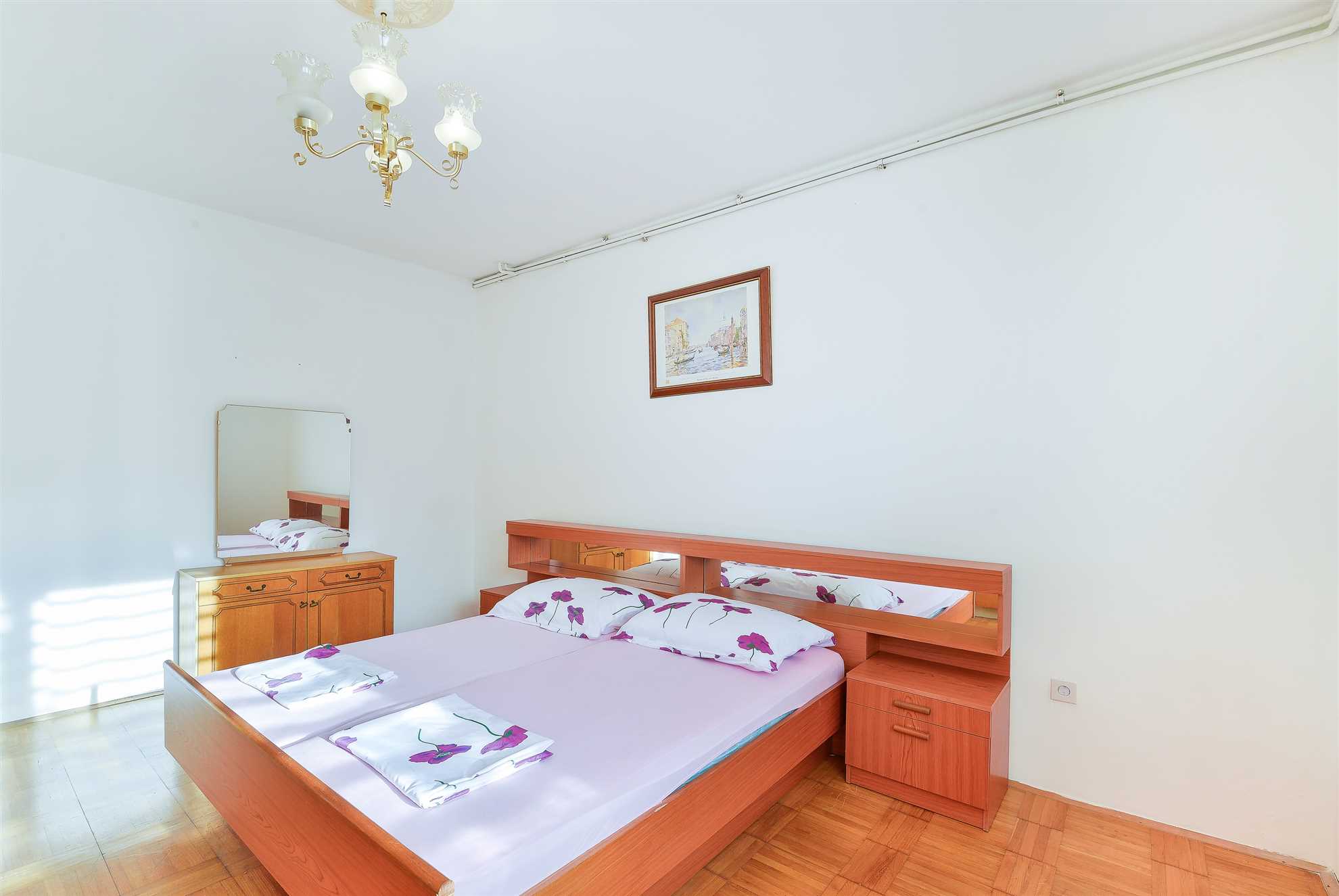 Apartment ideal for 6 persons | Just 20 m from center | Air conditioning, internet, SAT TV, grill