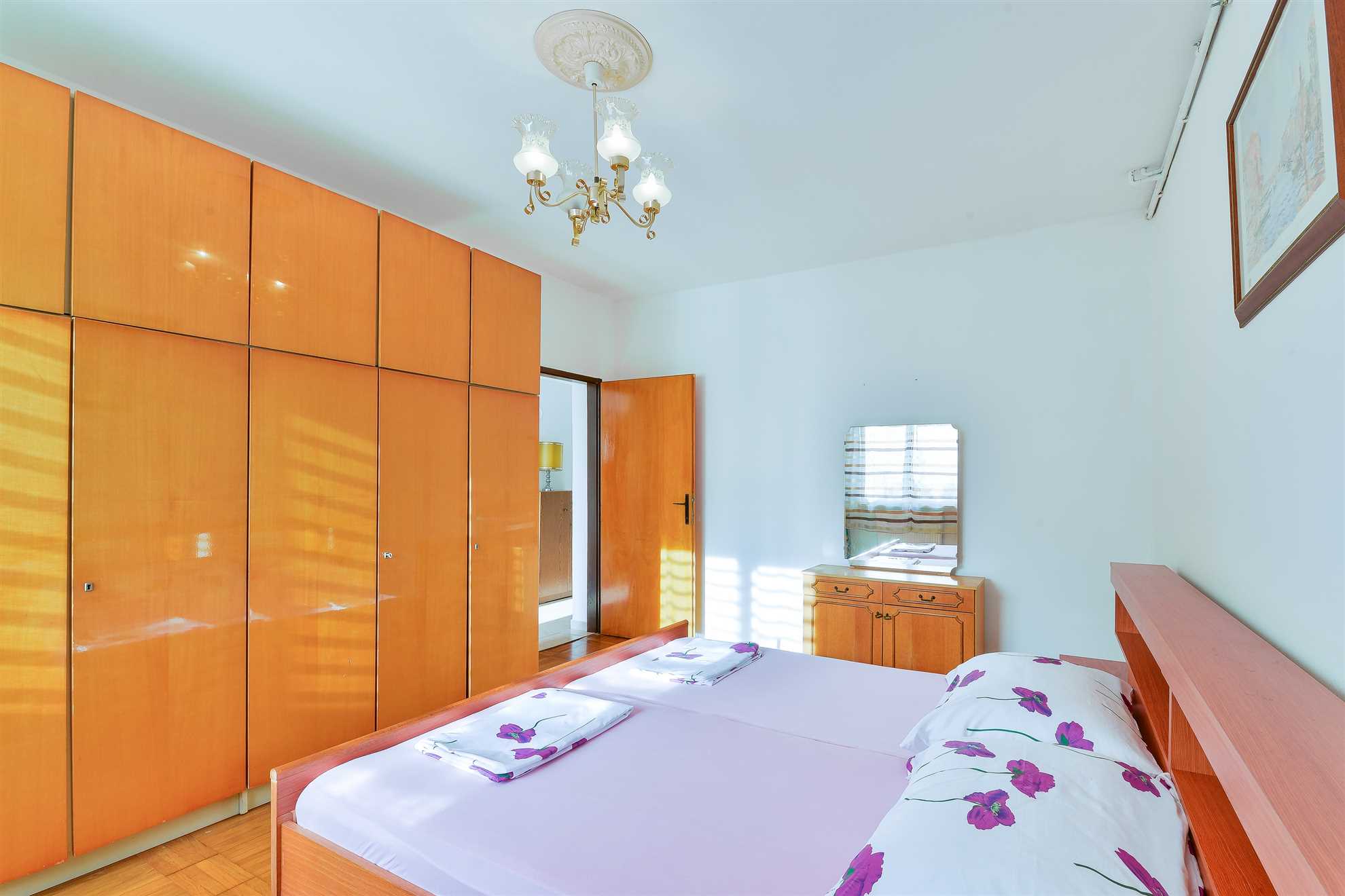 Apartment ideal for 6 persons | Just 20 m from center | Air conditioning, internet, SAT TV, grill
