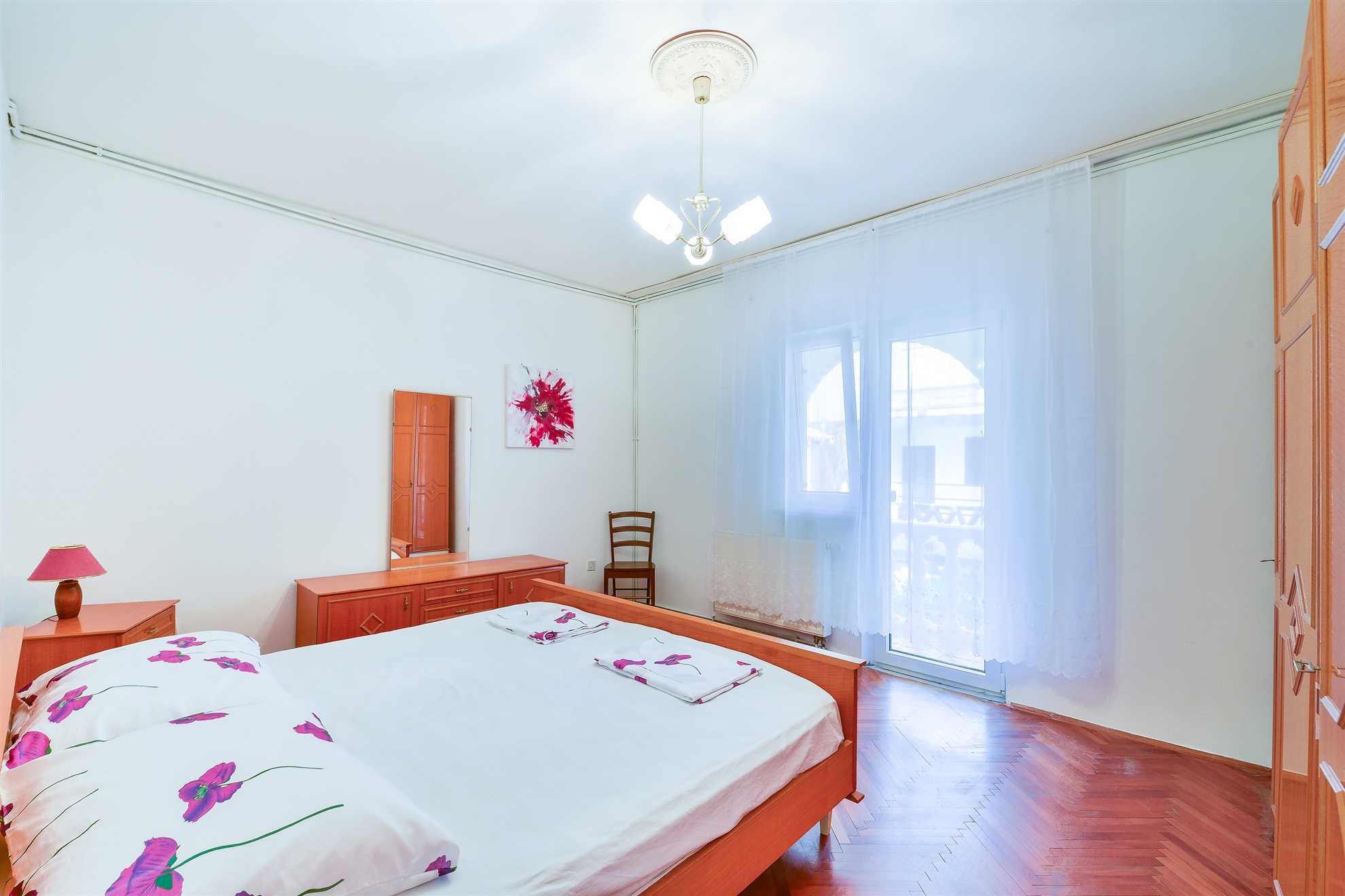 Apartment ideal for 6 persons | Just 20 m from center | Air conditioning, internet, SAT TV, grill