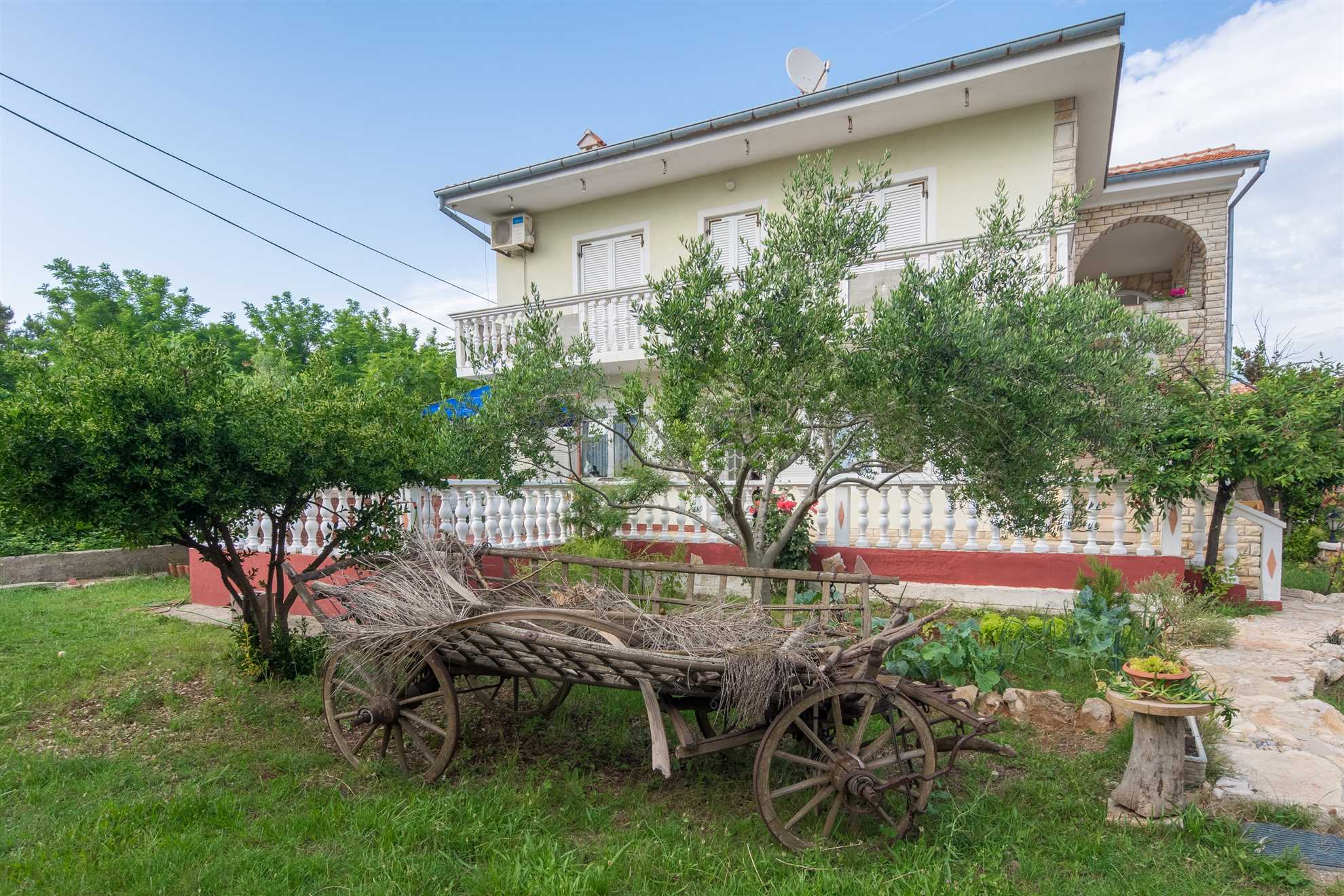 Apartment ideal for 6 persons | Just 20 m from center | Air conditioning, internet, SAT TV, grill