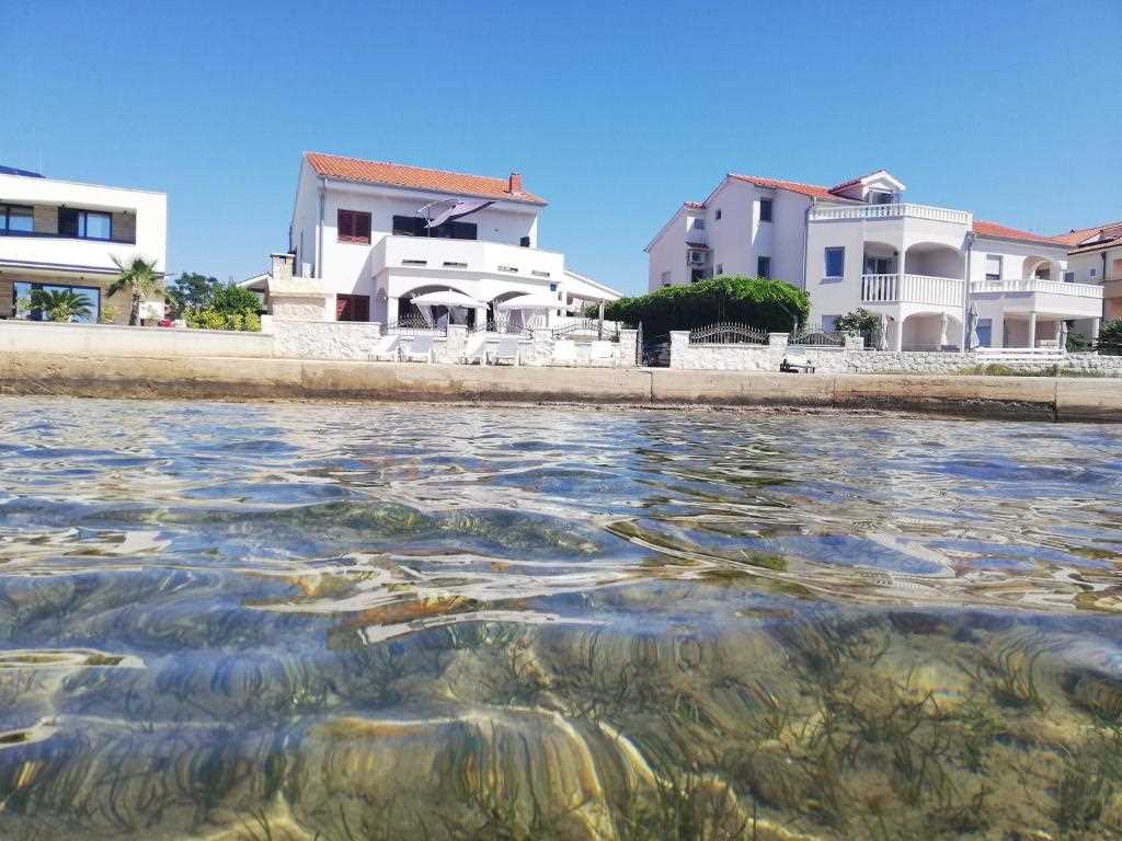 Kompletno opremljen sa pogledom na more | Uz plažu | Za 2-4 osobe