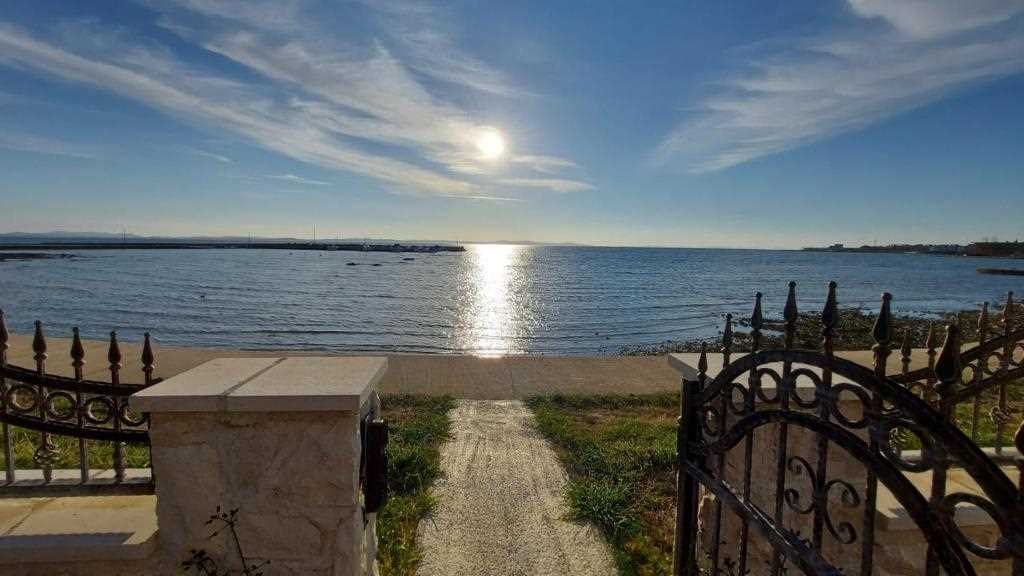 Kompletno opremljen sa pogledom na more | Uz plažu | Za 2-4 osobe