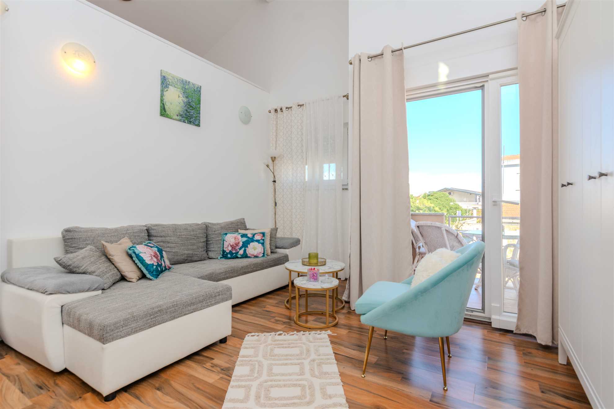 Apartment | up to 4 persons | Air conditioning, satellite TV and Wi-Fi