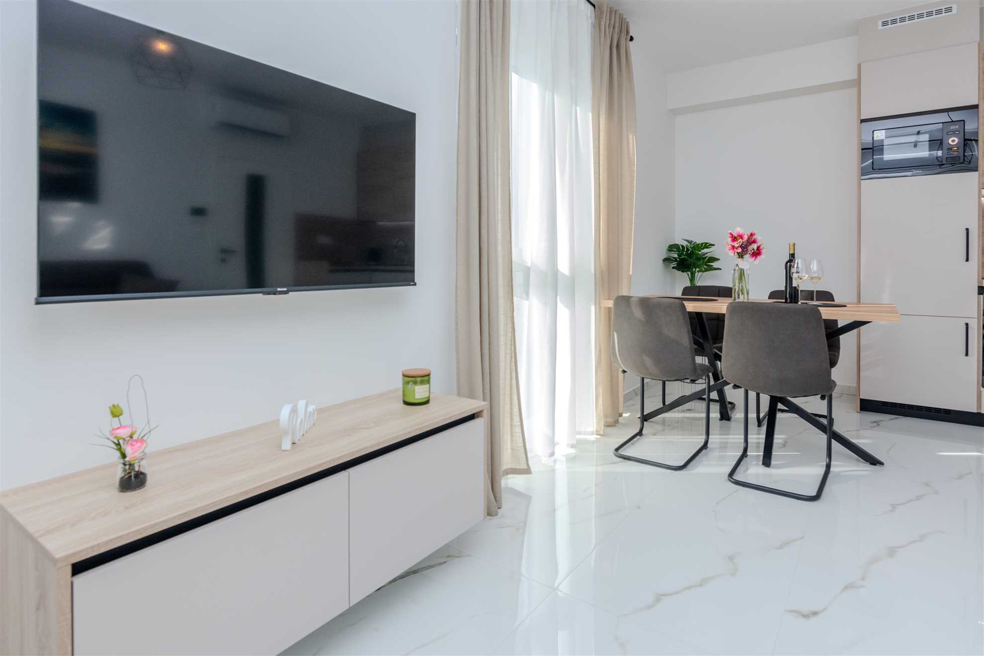 New and modern apartment for 4 persons, sea view  70 m from the beach
