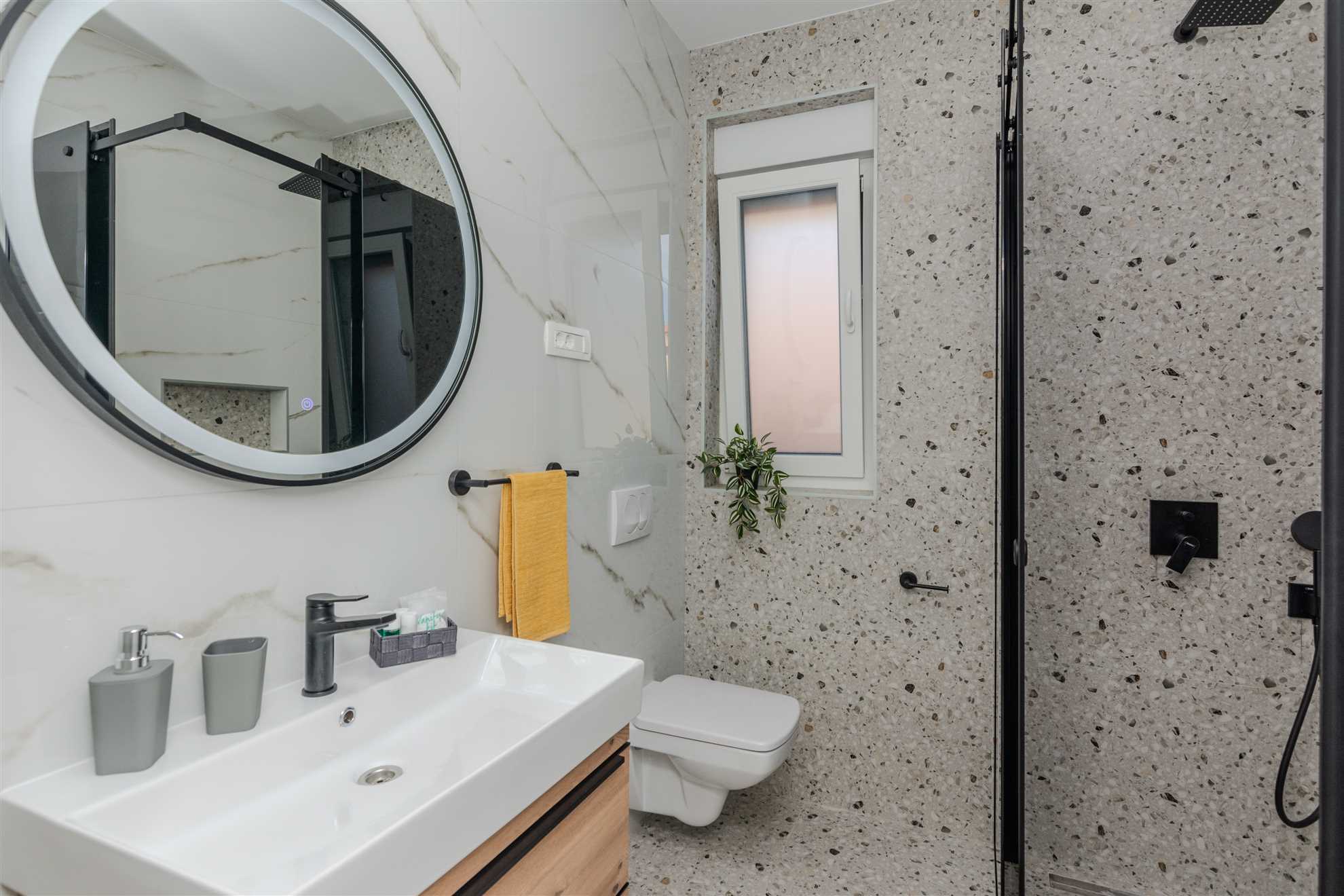 New and modern apartment for 4 persons, sea view  70 m from the beach