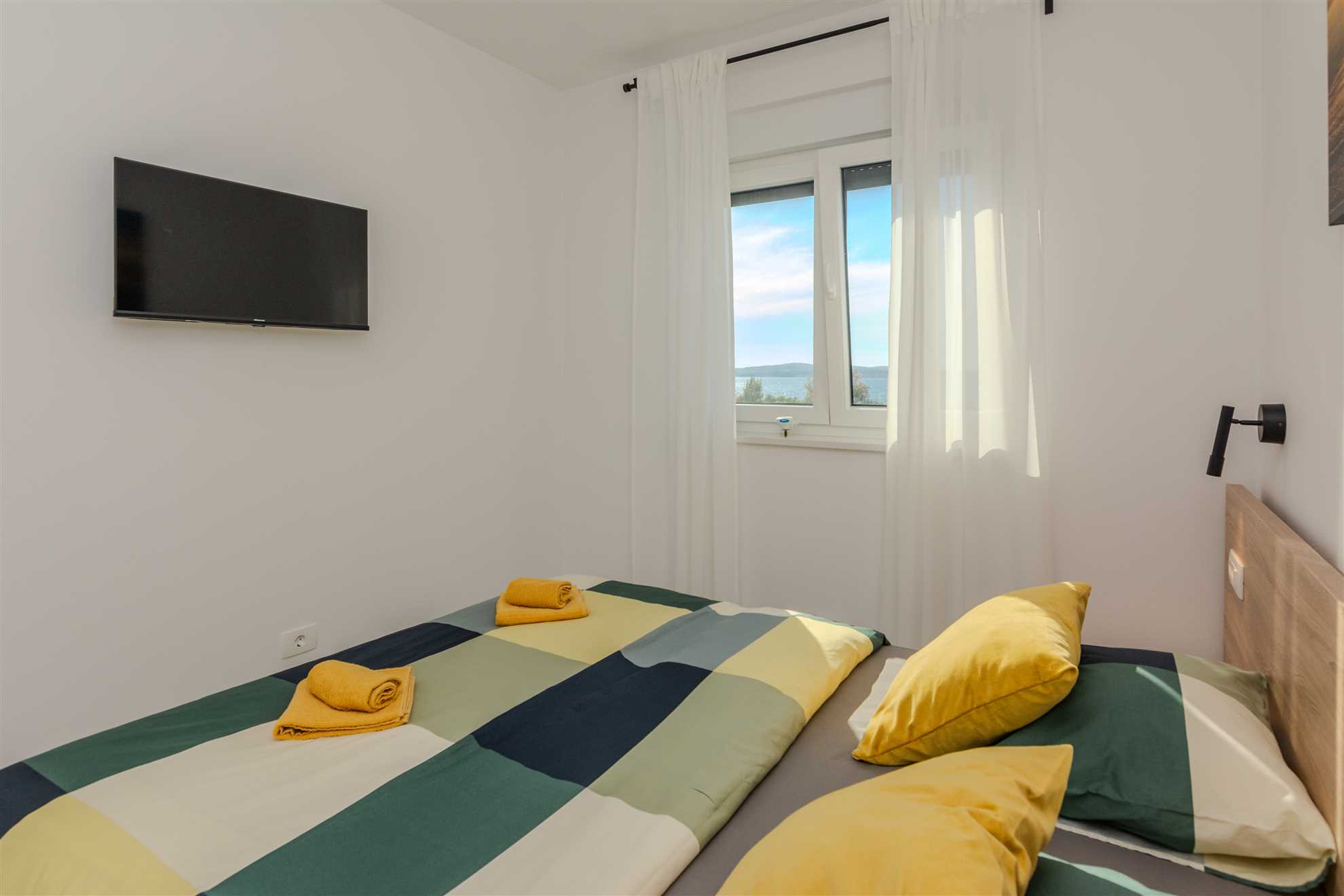 New and modern apartment for 4 persons, sea view  70 m from the beach
