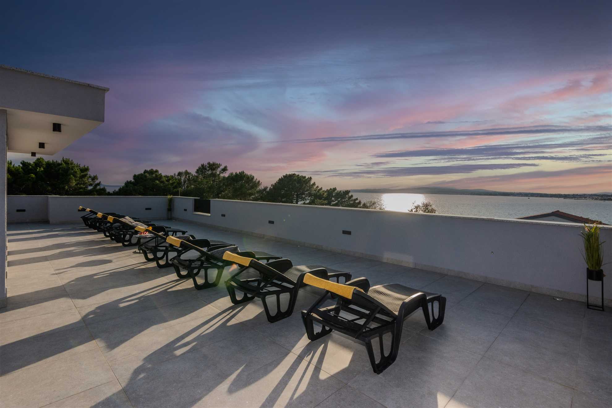 New and modern apartment for 4 persons, sea view  70 m from the beach