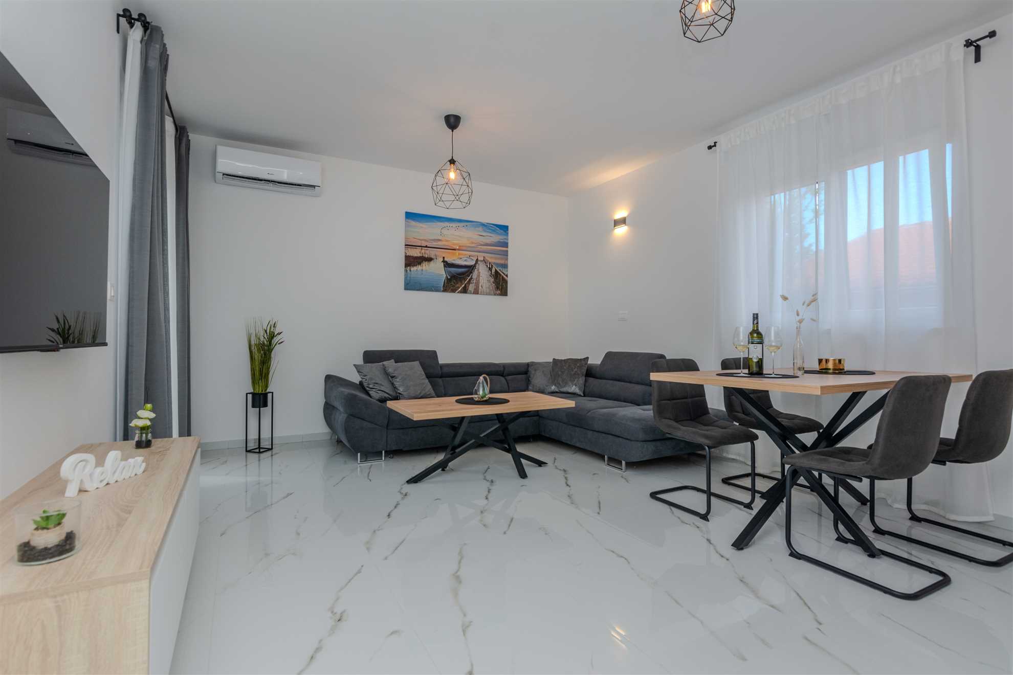 Luxorious apartment with sea view | ideal for 4 persons | just 70 m from beach