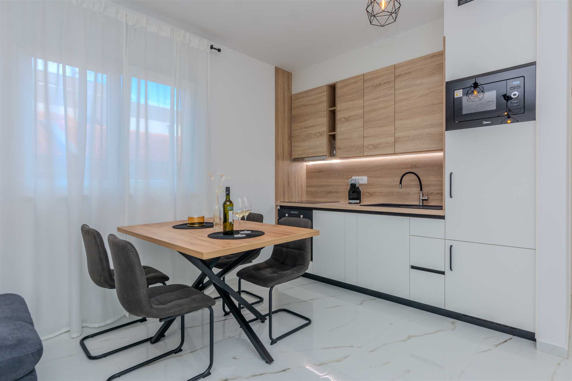 Luxorious apartment with sea view | ideal for 4 persons | just 70 m from beach